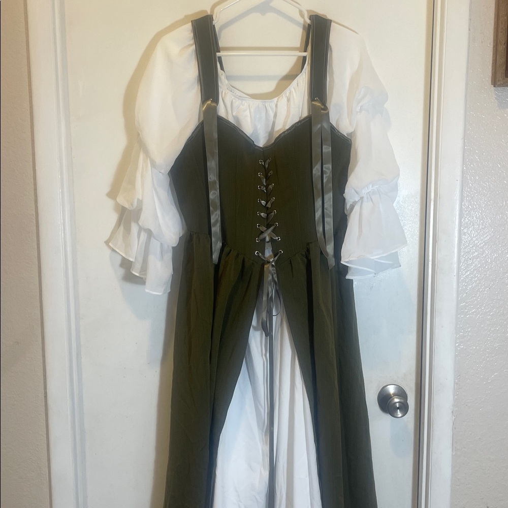 Renissamce dress NWOT - Picture 3 of 12